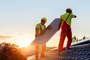 installing_solar_panels_1